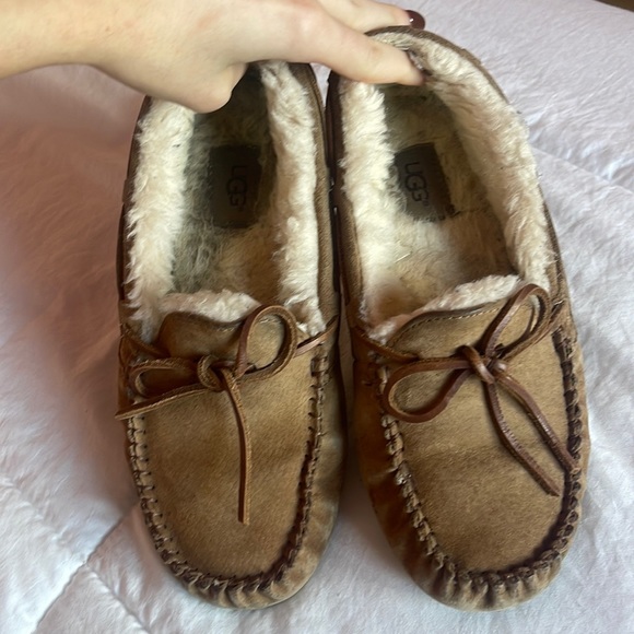 Women’s Uggs - Picture 1 of 4